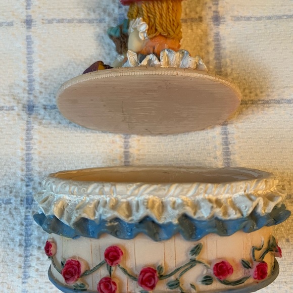 Vintage Raggedy Anne Trinket Box - Picture 4 of 4